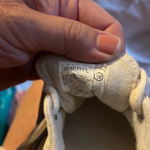 EUC Hanes soft fit tennis shoes. Size 7.5. - Picture 12 of 12